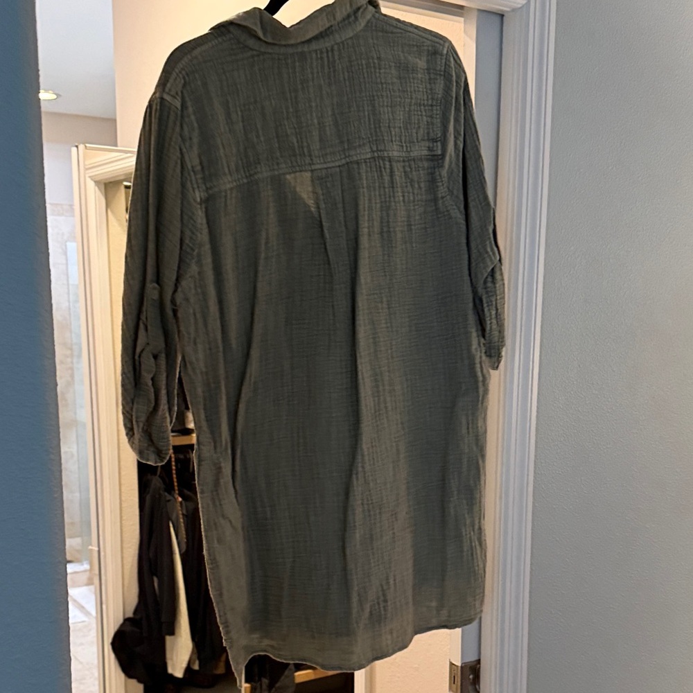 Elan Gauzy Cotton Split Neck Roll Sleeve Shirt Dress - Picture 7 of 7